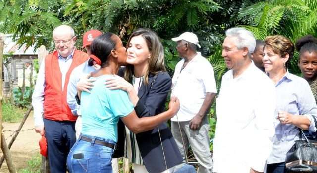 a02e36d9-visita-de-la-reina-de-espana-a-monte-plata-jtv-163-640x350