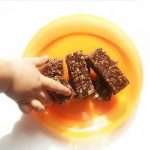 Barras de Avena, Mantequilla de Maní y Chocolate (Sin hornear)