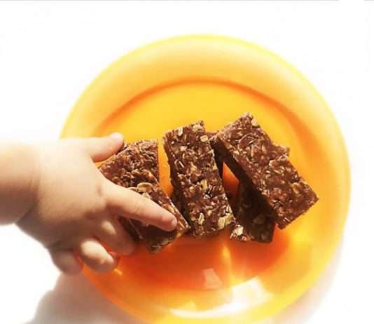 Barras de Avena, Mantequilla de Maní y Chocolate (Sin hornear)