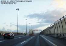 VIDEO: Un camión embiste a dos coches a toda velocidad en San Petersburgo