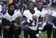 Trump pide castigar a los jugadores de la NFL que se arrodillan al sonar el himno