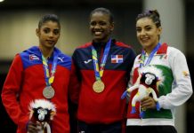 Yamilet Peña le arrebata el oro de salto a la cubana Videaux