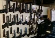 Patrulla policial apresan motorista con un arsenal de armas de fuego en sector Villa María