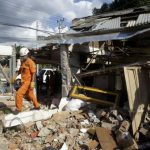 Suben a 105 las víctimas mortales del terremoto de Indonesia
