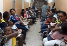 Médicos denuncian hacinamiento en área de consulta de hospital Robert Reid Cabral