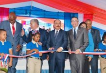 Presidente Danilo Medina entrega centro educativo en Brisas del Este