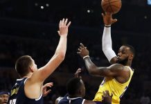 Primer triple-doble de LeBron James con los Lakers