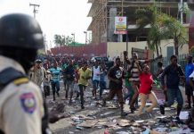 JIMANI: Ocho policías haitianos se refugiaron en el país ante disturbios