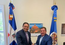 Entregan libros de RD2044 a embajadores dominicanos en Washington y la OEA