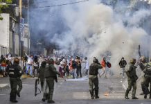 La ONU elevó a cinco los muertos en Venezuela por la represión chavista tras el alzamiento militar: tres son menores de edad