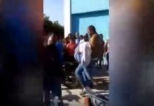 VDEO: Roban un cadáver de una morgue y se lo llevan entre dos en una motocicleta en Barahona