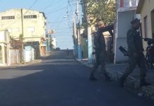 Huelga parcial en Salcedo; se escuchan disparos y detonaciones de bombas