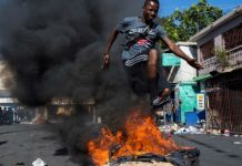 Incendios y barricadas en inicio de una nueva jornada de protestas en Haití