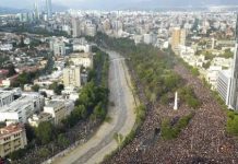 CHILE: Manifestantes rodean la sede del Congreso en rechazo a Piñera