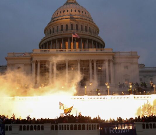 EE.UU: Cuatro muertos y 14 heridos, balance final del asalto al Capitolio