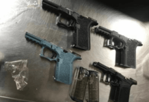 Ministerio de Defensa Incautan armas de fuego dentro de bocinas en el AILA