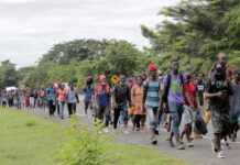 Haitianos marchan en el sur de México y piden agilizar papeles
