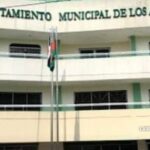 Acusan a las autoridades del Ayuntamiento de Los Alcarrizos entrega cheques sin fondos a empleados