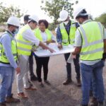 El gobierno reconstruye nueva vía para comunicar con Pedernales