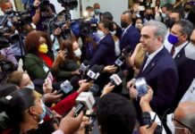 Abinader resalta papel periodista y libre expresión para democracia