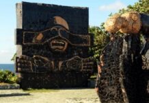 El monumento a los héroes del 30 de mayo està abandonado