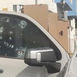 Acribillan a un hombre en residencial de La Vega y queman vehículo usado para el ataque